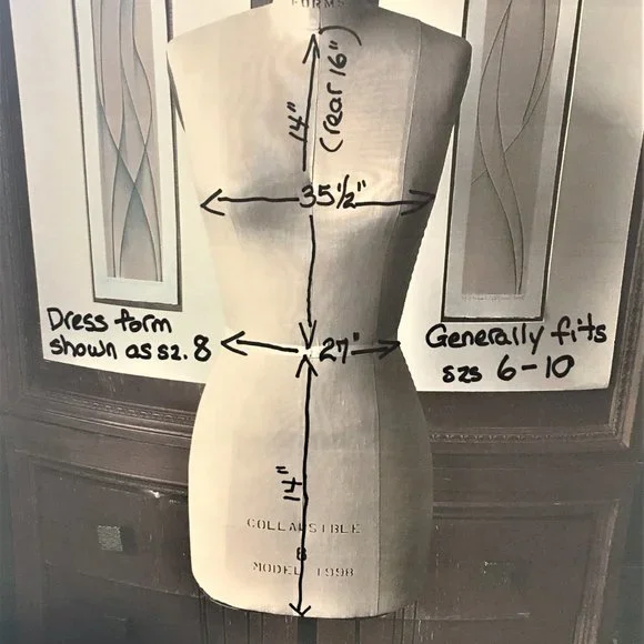 STUNNING SILK SHEATH DRESS - Picture 3 of 4